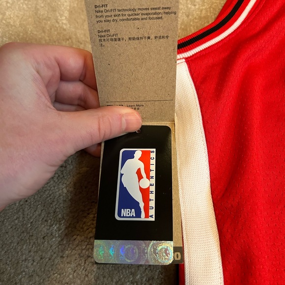 Never worn 75th anniversary Chicago Bulls Demar Derozan jersey. - Picture 4 of 6